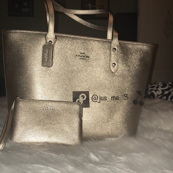  Silver/Platinum Coach Tote & Matching wristlet - Picture 6 of 8